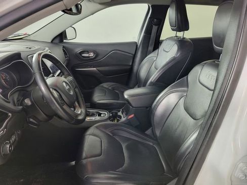 Used 2019 Jeep Cherokee Limited image 12