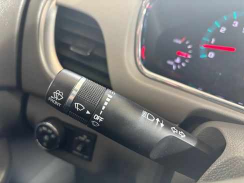 Used 2015 Chevrolet Traverse LT w/ Style and Technology Package image 12