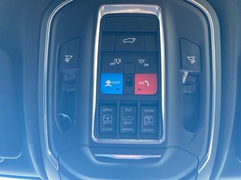 New 2025 Jeep Grand Cherokee Limited image 33