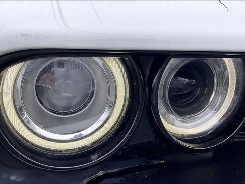 Used 2016 Dodge Challenger SXT RWD image 29