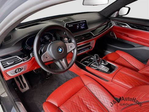 Used 2022 BMW 750i xDrive w/ Luxury Rear Seating Package image 9