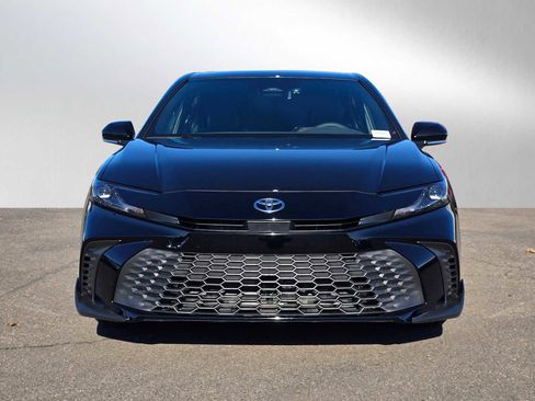 Used 2025 Toyota Camry SE image 8