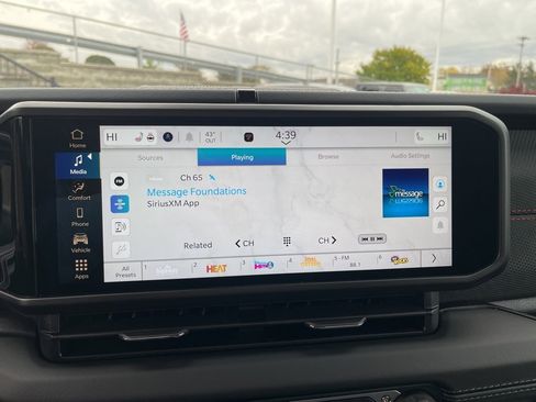 New 2025 Jeep Gladiator Rubicon w/ Convenience Group image 21