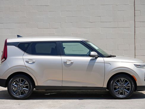Used 2020 Kia Soul EX FWD image 46