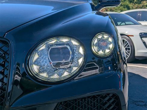 Used 2021 Bentley Bentayga V8 image 31