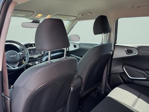 Used 2025 Kia Soul LX w/ LX Technology Package FWD image 16