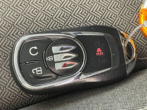 Used 2025 Buick Encore GX Preferred image 22