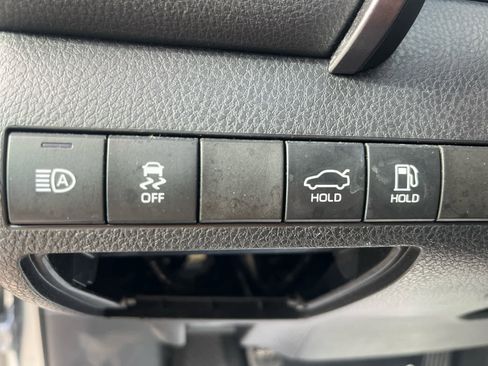 Used 2020 Toyota Camry LE image 13