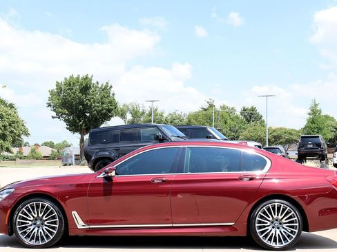 Used 2019 BMW 750i xDrive w/ Luxury Rear Seating Package image 9
