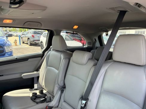 Used 2018 Honda Odyssey Elite image 18