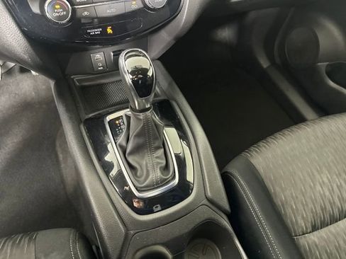 Used 2017 Nissan Rogue SV image 20