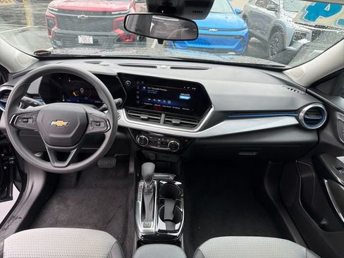 Certified 2024 Chevrolet Trax LT FWD image 12