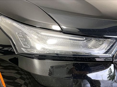 Used 2023 Chevrolet Traverse RS FWD image 27