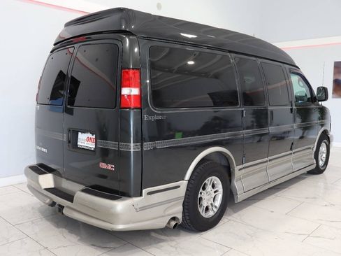 Used 2004 GMC Savana 1500 w/ Preferred Equipment Group RWD image 3