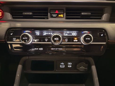 Used 2025 Honda Pilot Sport image 23