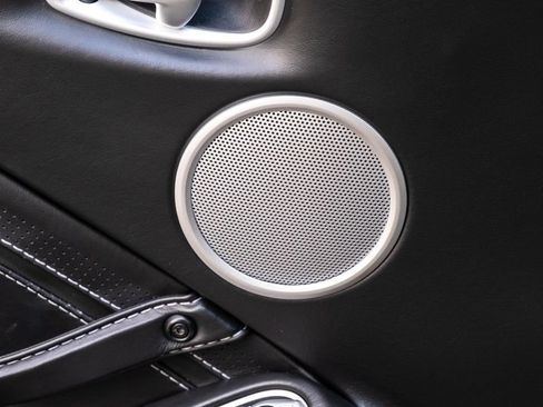 Used 2019 Aston Martin V8 Vantage Coupe RWD image 19