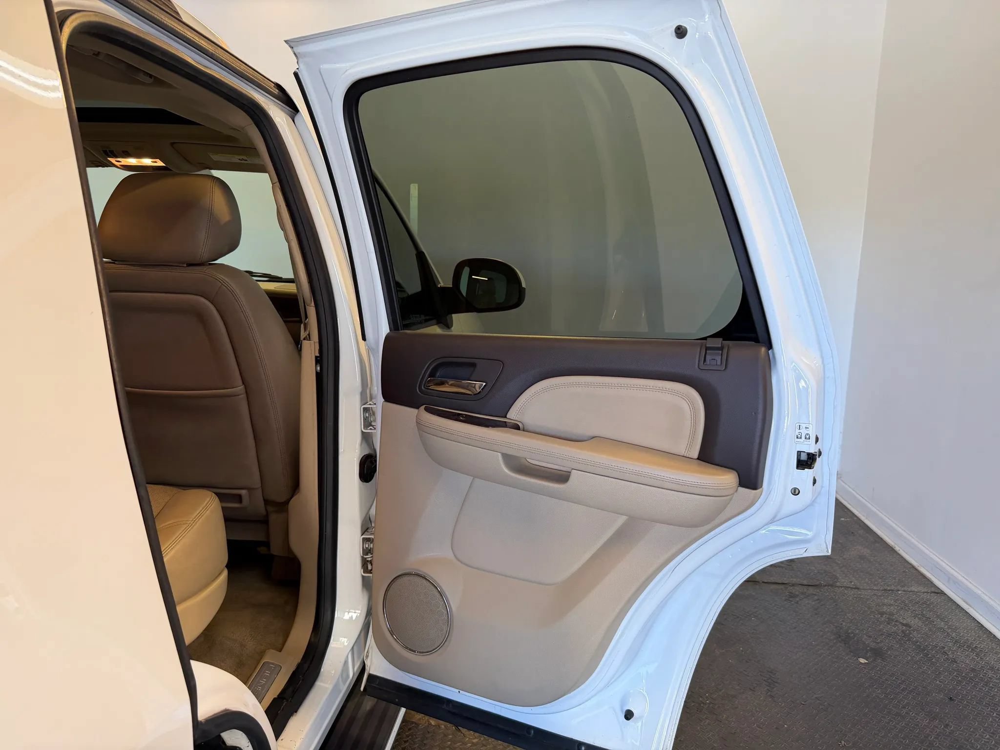 Used 2012 GMC Yukon Denali AWD/4WD image 32