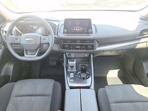 Certified 2025 Nissan Rogue SV FWD image 19