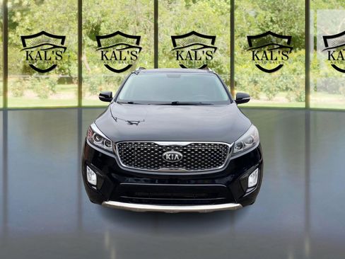 Used 2017 Kia Sorento SX image 2