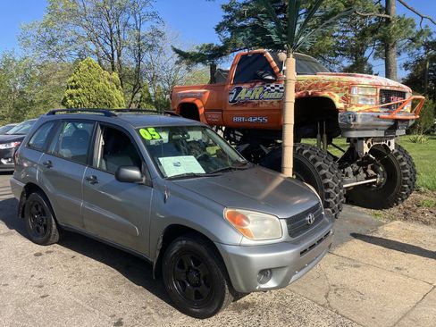 Used 2005 Toyota RAV4 2WD image 2