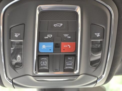 Used 2024 Jeep Grand Cherokee Laredo X w/ Luxury Tech Group I AWD/4WD image 33