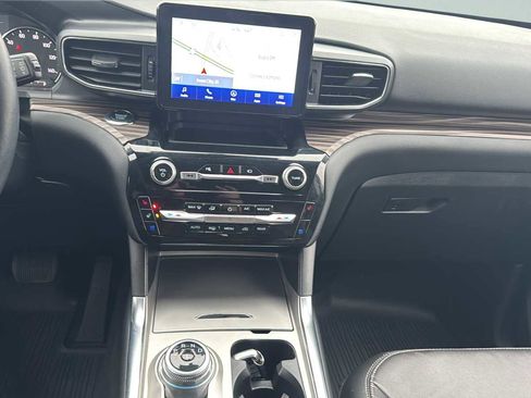 Used 2022 Ford Explorer Limited w/ Equipment Group 301A image 26