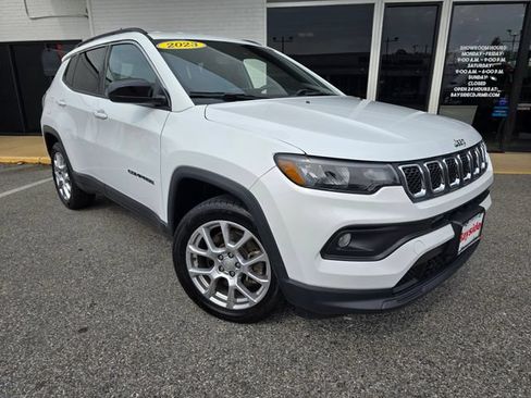 Used 2023 Jeep Compass Latitude AWD/4WD image 2