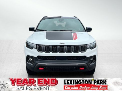 Used 2023 Jeep Compass Trailhawk image 5