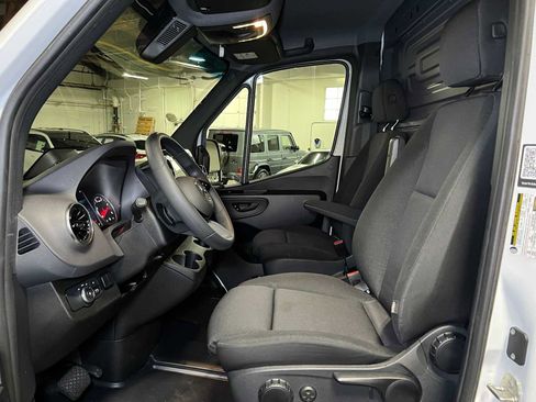 Used 2025 Mercedes-Benz Sprinter 2500 image 19