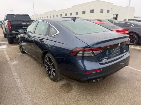 Used 2025 Honda Accord Touring image 2