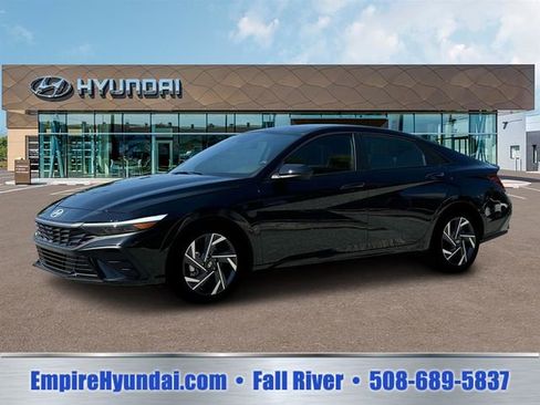 Used 2025 Hyundai Elantra Sport FWD image 2