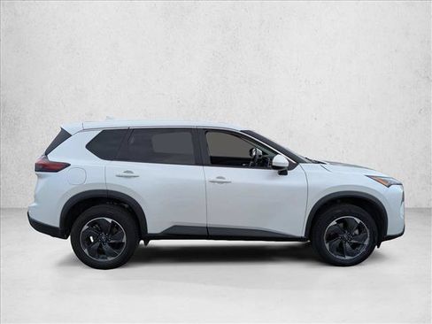 Used 2024 Nissan Rogue SV FWD image 4