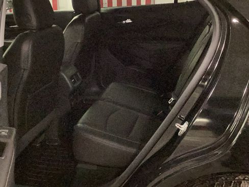 Used 2018 Chevrolet Equinox Premier image 9