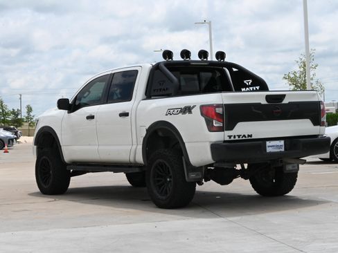 Used 2021 Nissan Titan PRO-4X w/ Pro-4x Convenience Package AWD/4WD image 7