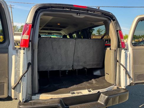 Used 2018 Chevrolet Express 2500 LS w/ Driver Convenience Package RWD image 16
