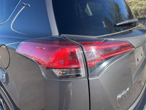 Used 2018 Toyota RAV4 XLE image 11