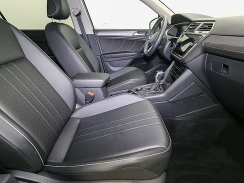Certified 2023 Volkswagen Tiguan SE image 19