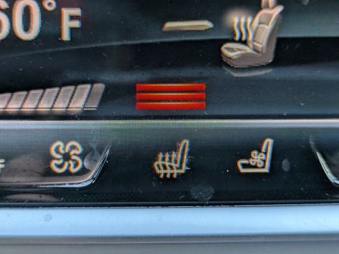 Used 2021 BMW 740i w/ M Sport Package image 26