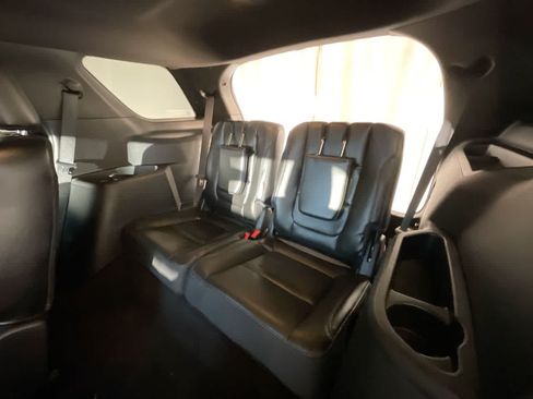Used 2018 Ford Explorer XLT w/ Equipment Group 202A AWD/4WD image 23