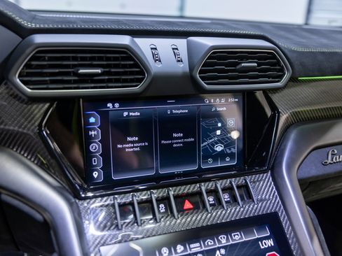 Used 2024 Lamborghini Urus Performante image 43