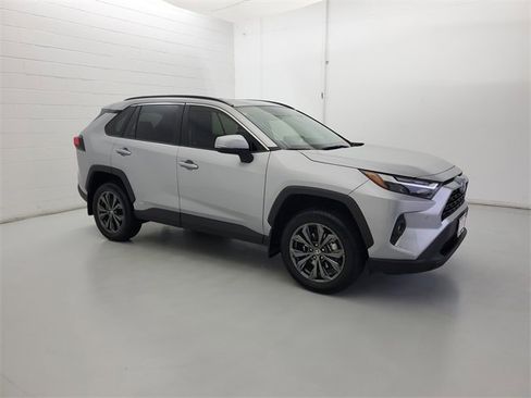 Used 2024 Toyota RAV4 XLE Premium image 4