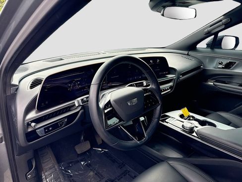 Used 2024 Cadillac Lyriq Tech RWD image 9