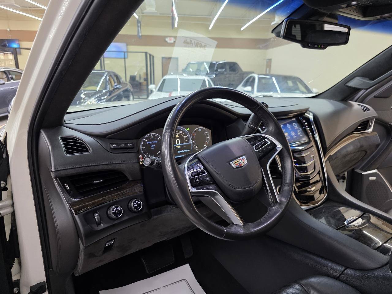 Used 2015 Cadillac Escalade Platinum AWD/4WD image 19