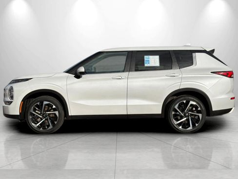 Used 2024 Mitsubishi Outlander SE image 5