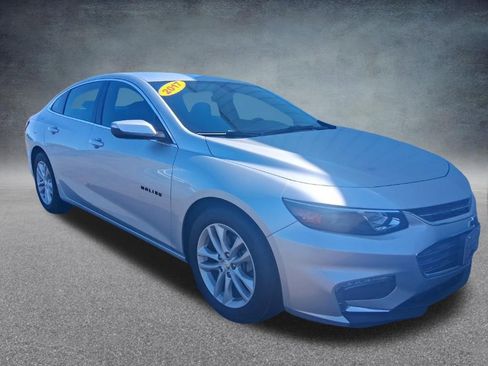 Used 2017 Chevrolet Malibu LT FWD image 9