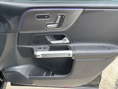 Used 2023 Mercedes-Benz GLB 250 4MATIC image 30