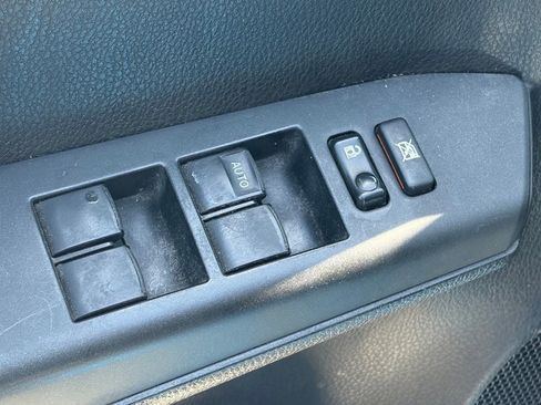 Used 2017 Toyota RAV4 XLE FWD image 6