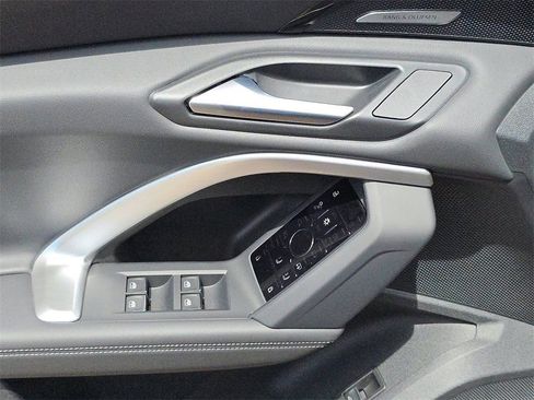 Certified 2025 Audi Q5 2.0T Premium Plus w/ Premium Plus image 20