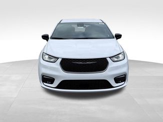 New 2026 Chrysler Pacifica Select video 2