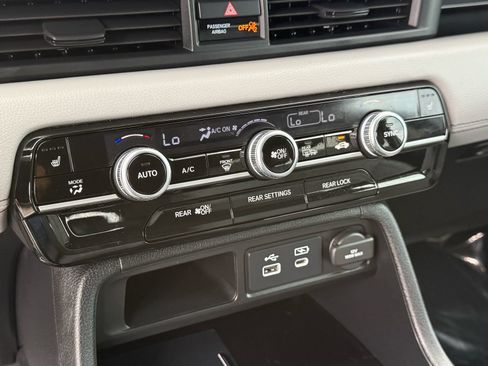 Certified 2025 Honda Pilot Touring image 24